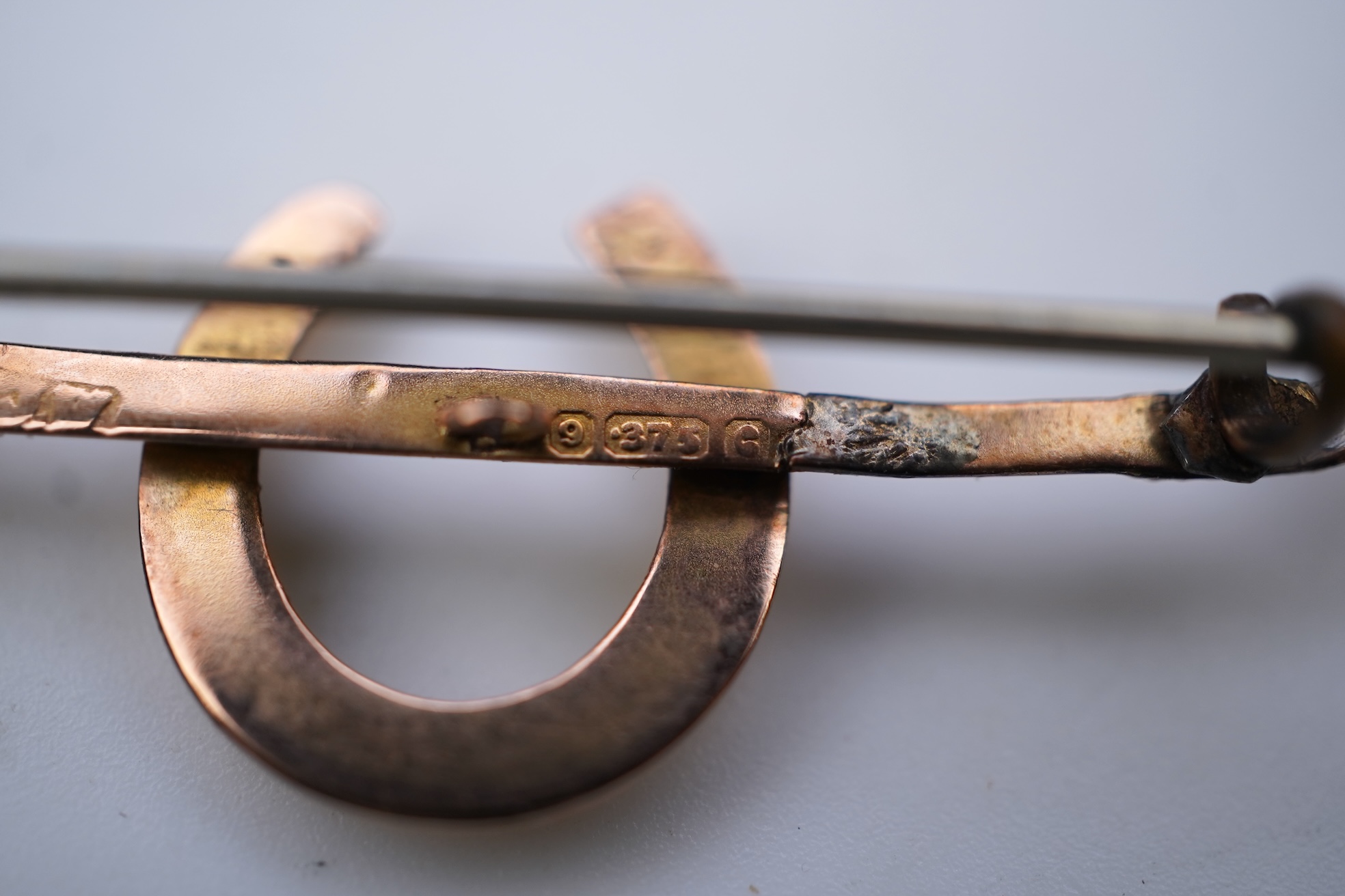 A group of jewellery and two watches
